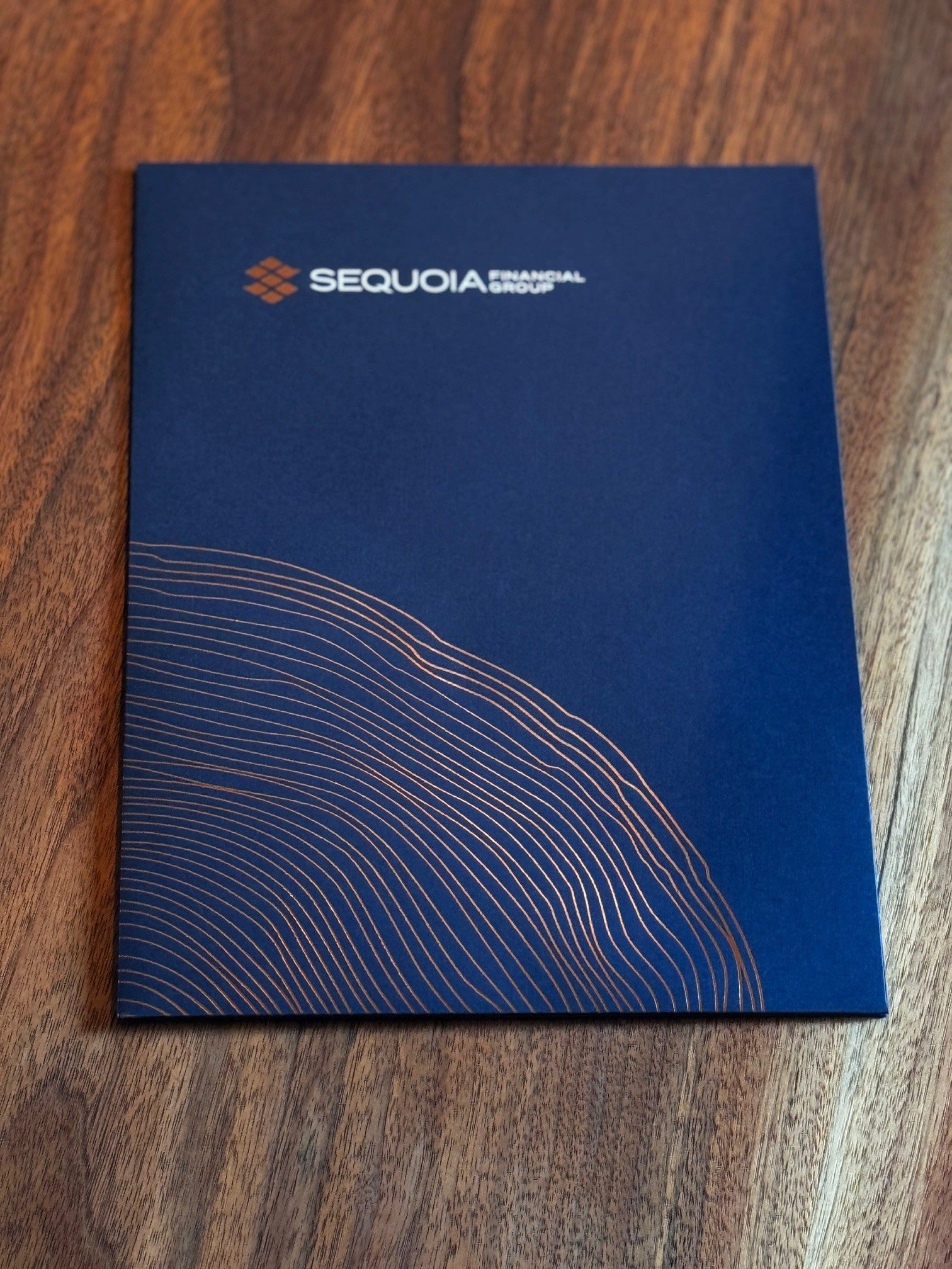 Sequoia Linen folder with single scored spine and two pockets.