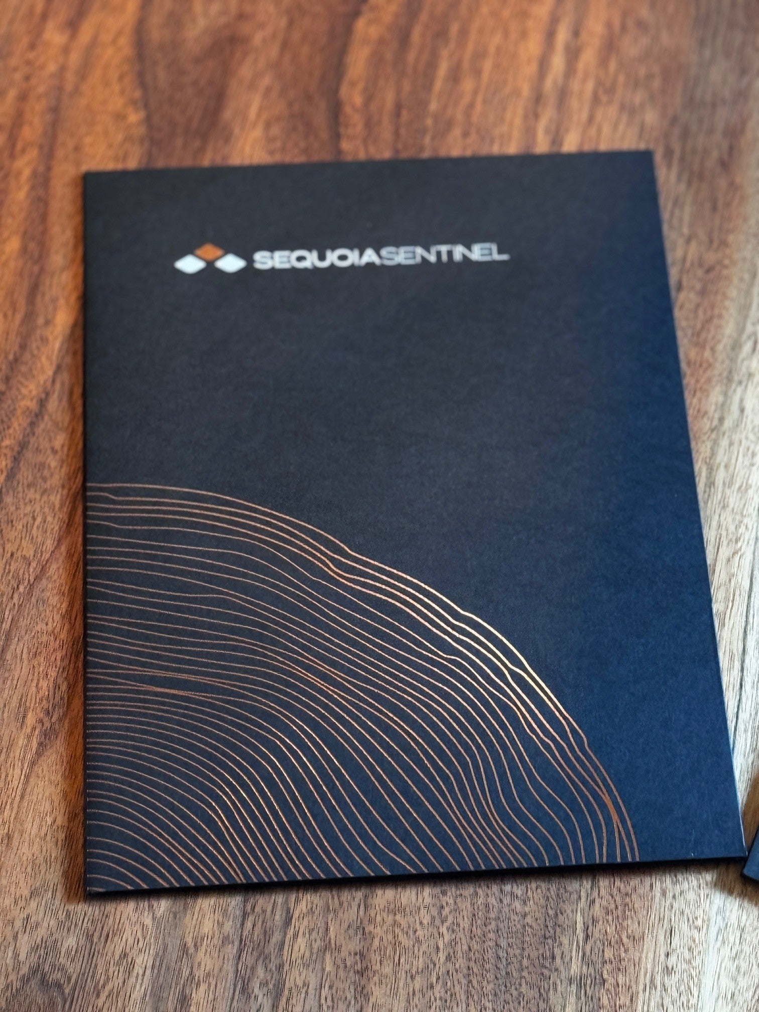 Sentinel Linen folder with single scored spine and two pockets